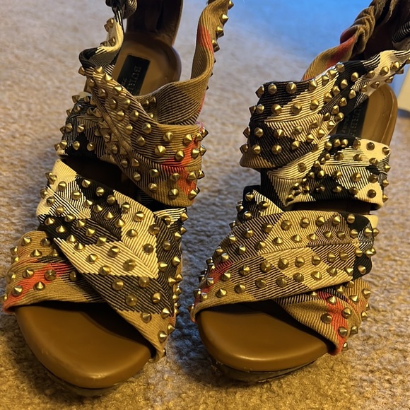 Authentic BURBERRY Studded House Check size 37 Heels - Picture 7 of 8